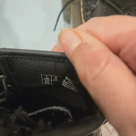 Dr. Martens Kids Glossy Black Boots Juinor Sz 2 Us - Picture 5 of 9